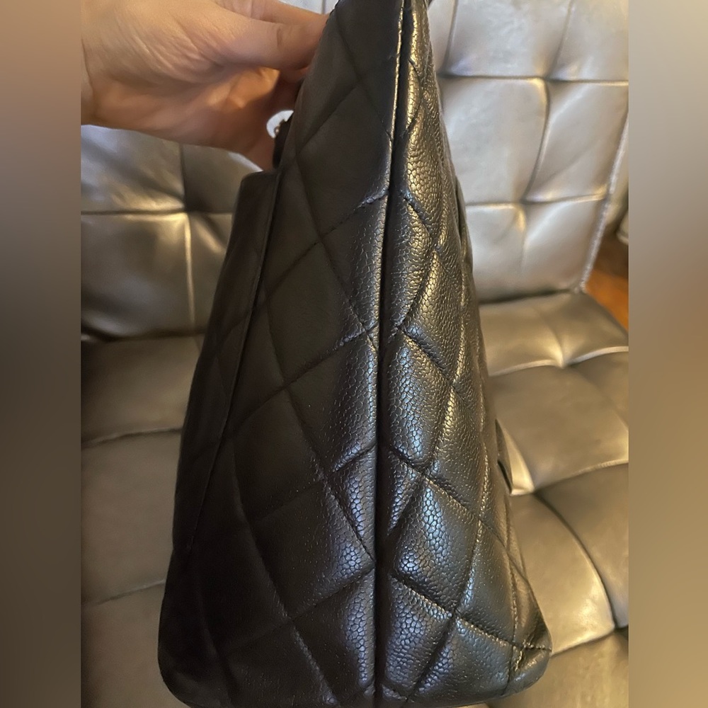 ‼️FINAL PRICE DROP‼️VINTAGE CHANEL MEDALLION TOTE BAG - Picture 7 of 17